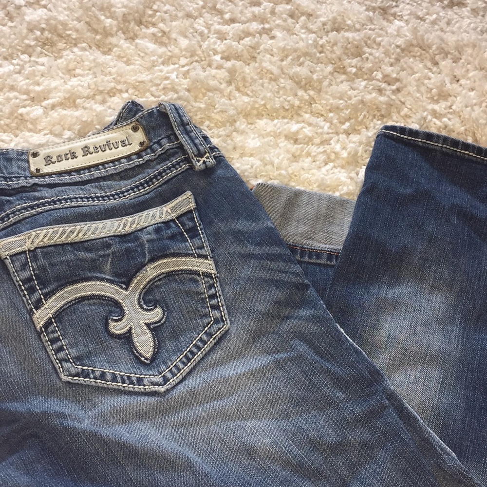 Rock Revival Crop Capris. Size 31.